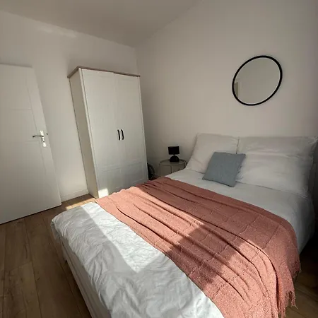 Near Chopin Airport By Real شقة